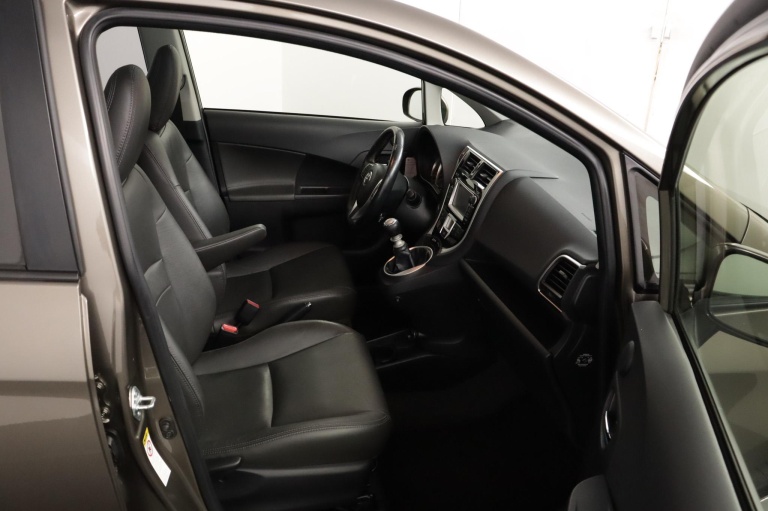 Toyota Verso-S - 1.3 VVT-i Dynamic 19