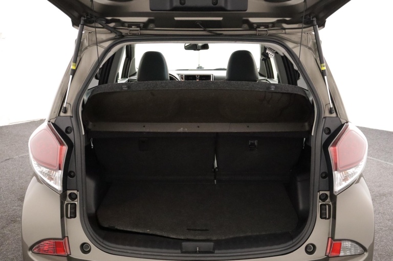 Toyota Verso-S - 1.3 VVT-i Dynamic 21