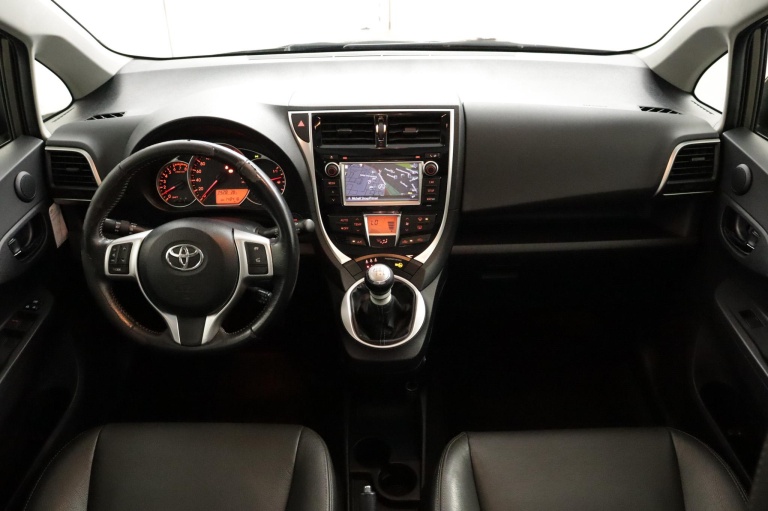 Toyota Verso-S - 1.3 VVT-i Dynamic 4