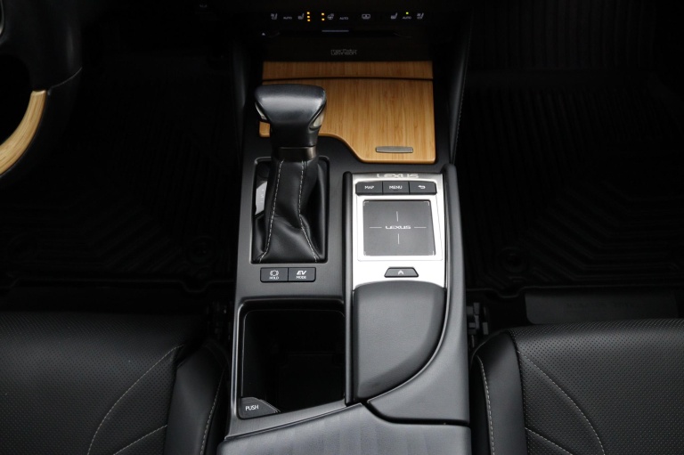 Lexus ES - 300h President Line 24