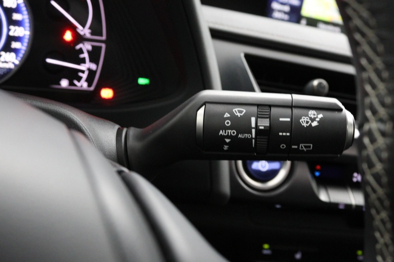 Lexus UX - 250h Luxury Line 32