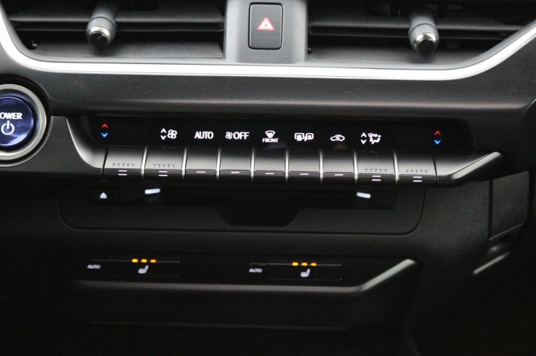 Lexus UX - 250h Luxury Line 7