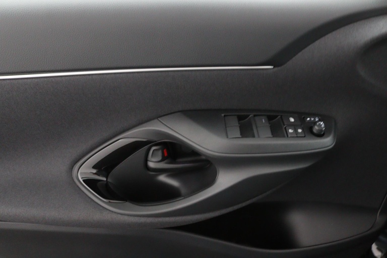Toyota Yaris Cross - 1.5 Hybrid 130 Dynamic 30