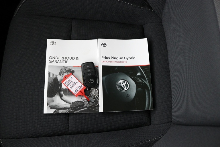 Toyota Prius - 2.0 Plug-in Hybrid Executive 11
