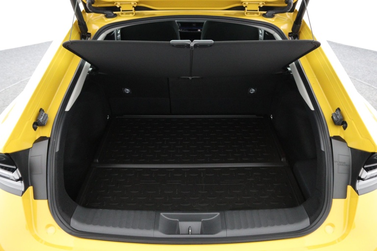 Toyota Prius - 2.0 Plug-in Hybrid Executive 23