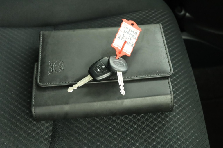 Toyota Verso-S - 1.3 VVT-i Dynamic 11