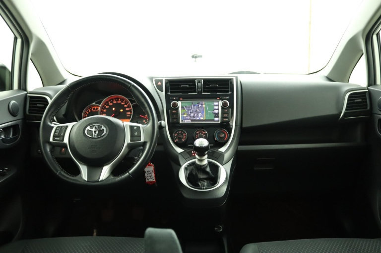 Toyota Verso-S - 1.3 VVT-i Dynamic 55