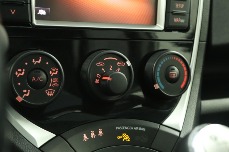 Toyota Verso-S - 1.3 VVT-i Dynamic 7