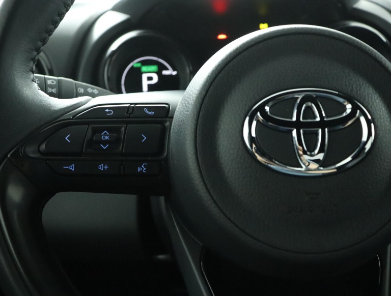 Toyota Yaris - 1.5 Hybrid Executive 19