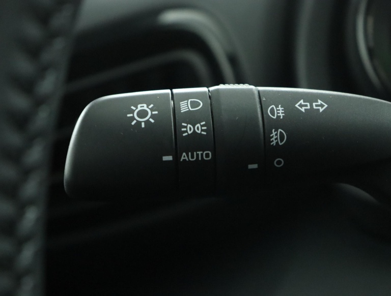 Toyota Yaris - 1.5 Hybrid Executive 31