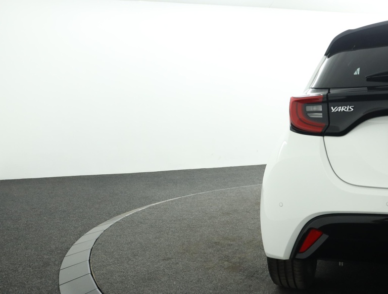 Toyota Yaris - 1.5 Hybrid Executive 41
