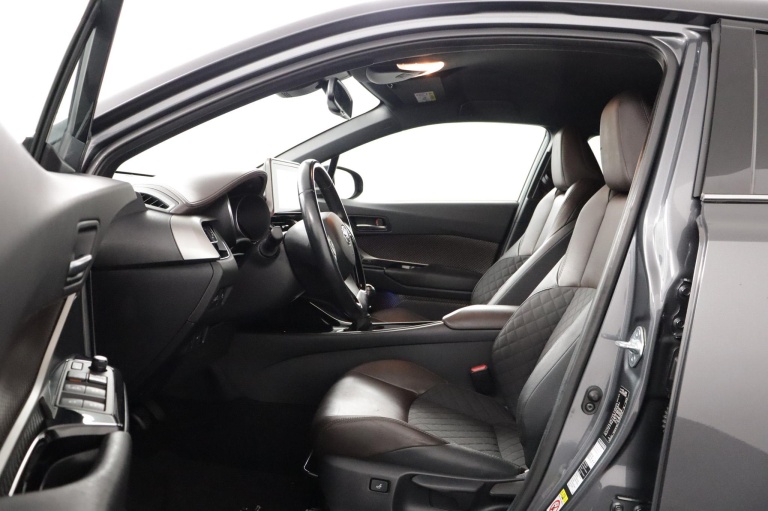 Toyota C-HR - 1.2 Executive 16