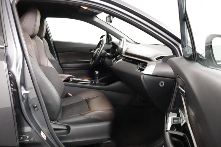 Toyota C-HR - 1.2 Executive 19