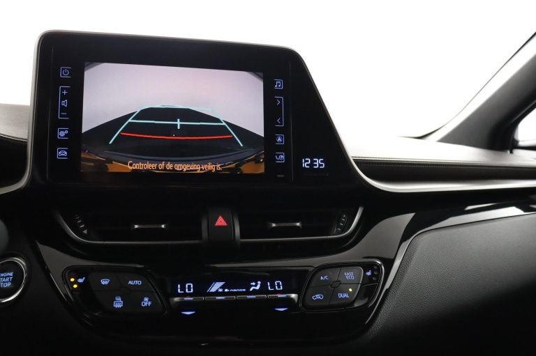 Toyota C-HR - 1.2 Executive 8