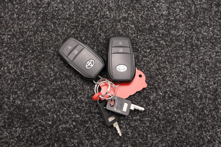 Toyota Yaris - 1.5 Hybrid Executive 11
