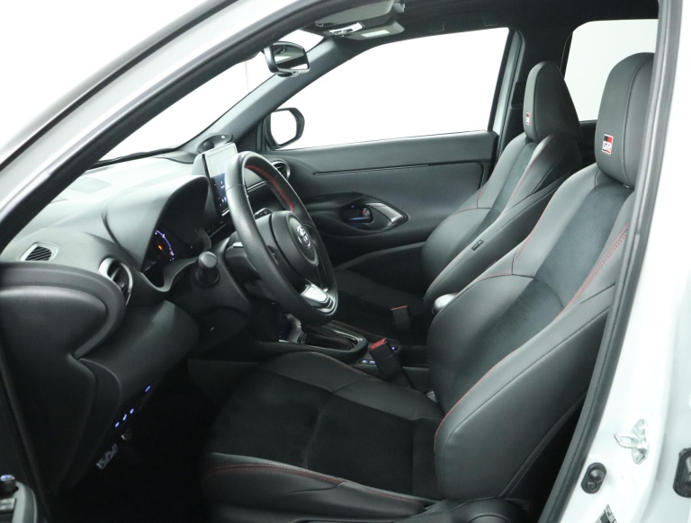 Toyota Yaris Cross - 1.5 Hybrid GR Sport 17