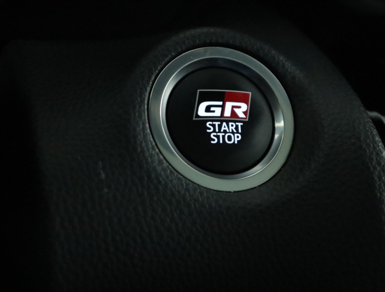 Toyota Yaris Cross - 1.5 Hybrid GR Sport 57