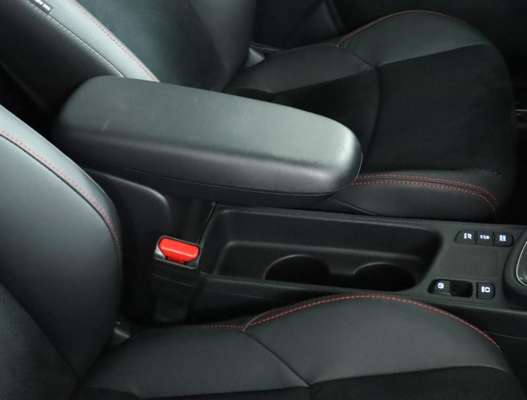 Toyota Yaris Cross - 1.5 Hybrid GR Sport 73