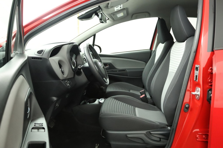 Toyota Yaris - 1.5 Hybrid Dynamic 17