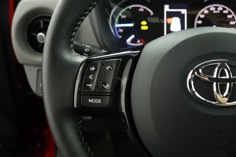 Toyota Yaris - 1.5 Hybrid Dynamic 19