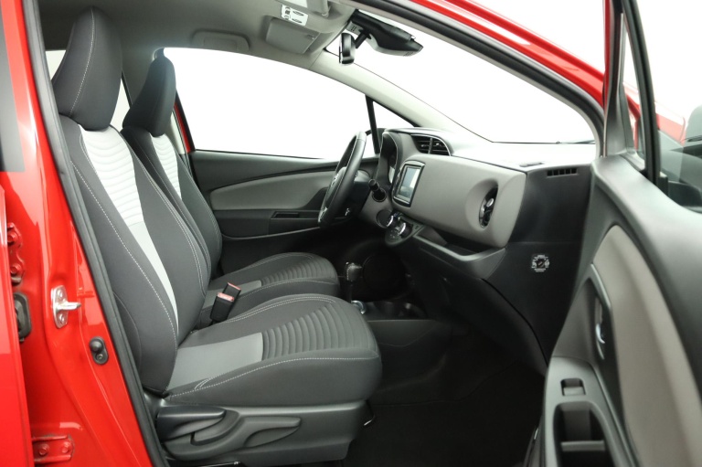 Toyota Yaris - 1.5 Hybrid Dynamic 22