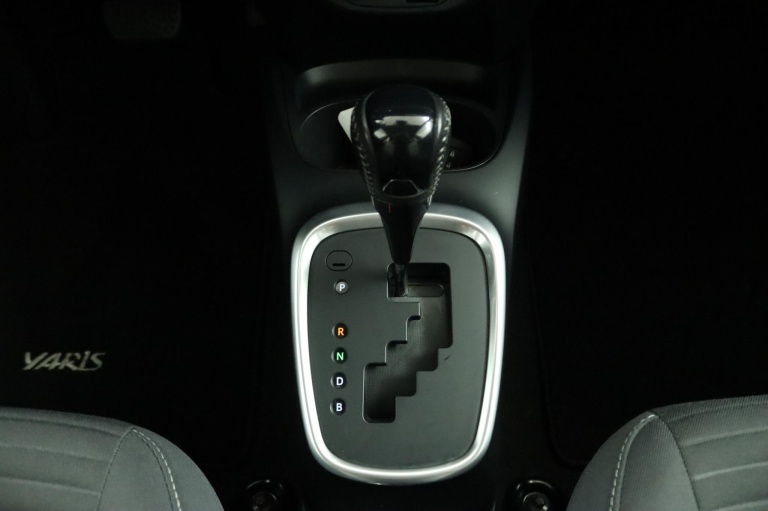 Toyota Yaris - 1.5 Hybrid Dynamic 27
