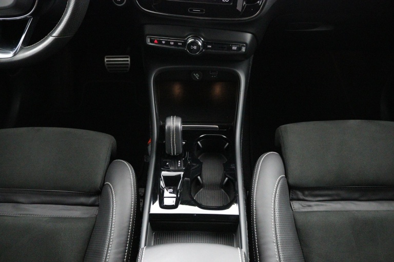 Volvo XC40 - 1.5 T5 Recharge R-Design 31