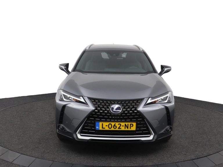 Lexus UX - 250h Preference Line 16