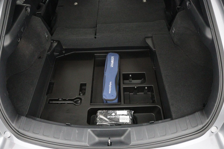 Lexus UX - 250h Preference Line 32