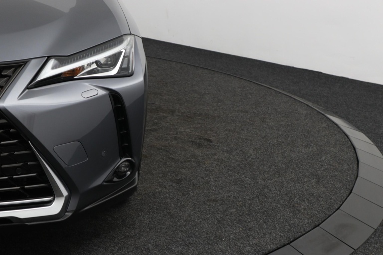 Lexus UX - 250h Preference Line 34