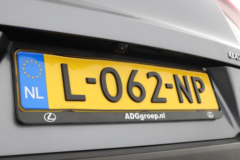 Lexus UX - 250h Preference Line 37