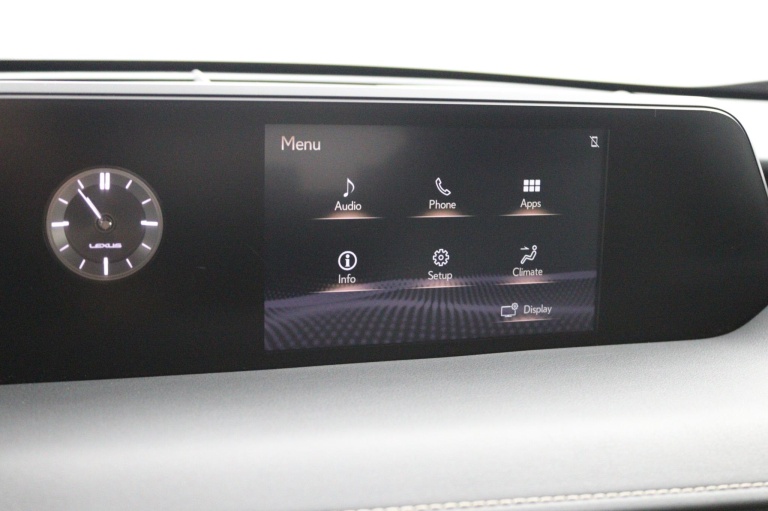 Lexus UX - 250h Preference Line 39