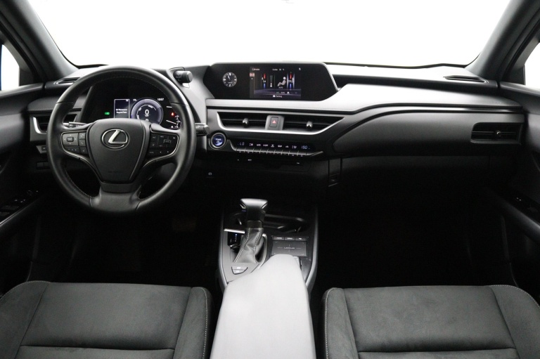 Lexus UX - 250h Preference Line 4