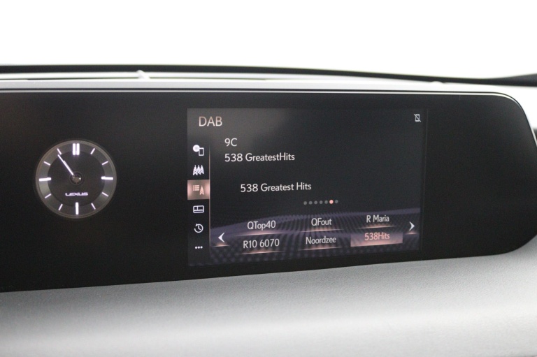 Lexus UX - 250h Preference Line 40