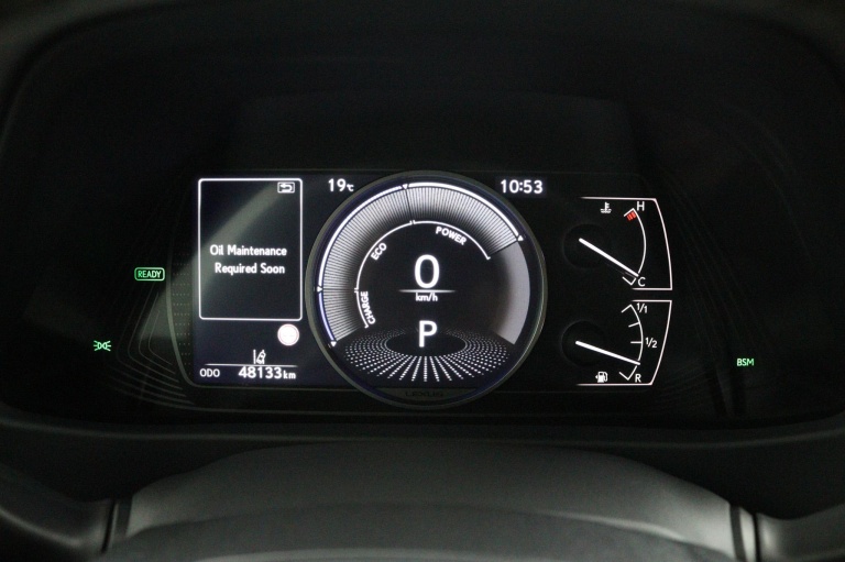 Lexus UX - 250h Preference Line 6