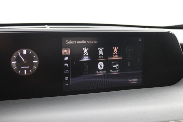 Lexus UX - 250h Preference Line 8