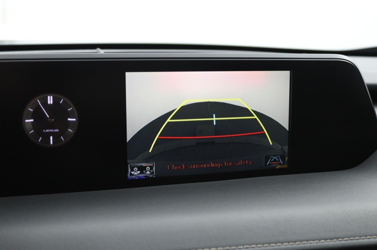 Lexus UX - 250h Preference Line 9