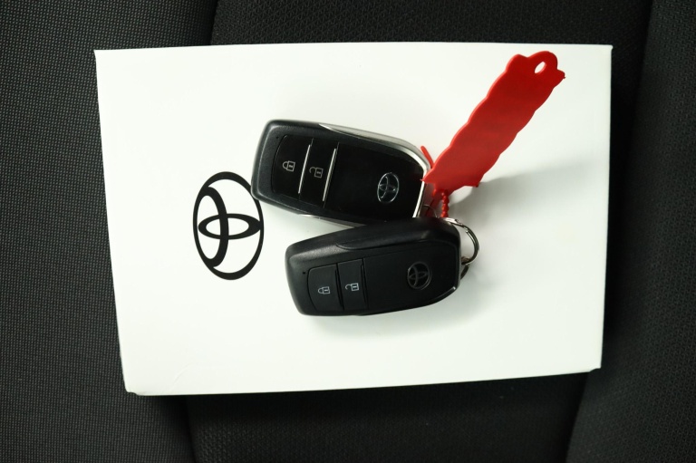 Toyota C-HR - 1.8 Hybrid 140 Dynamic 11