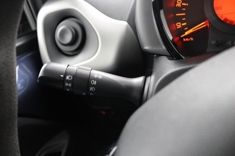 Peugeot 108 - 1.0 e-VTi Blue Lion 24