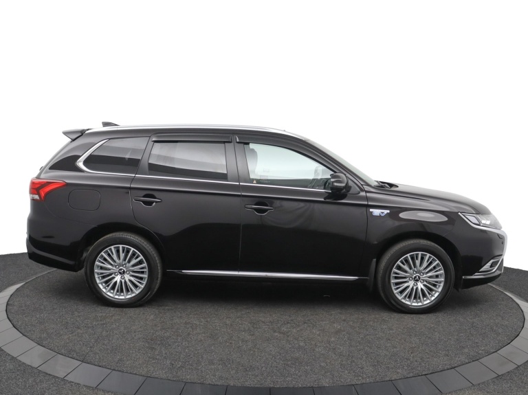 Mitsubishi Outlander - 2.4 PHEV Instyle 11