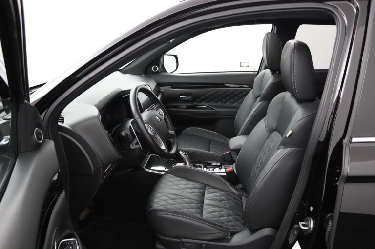 Mitsubishi Outlander - 2.4 PHEV Instyle 14