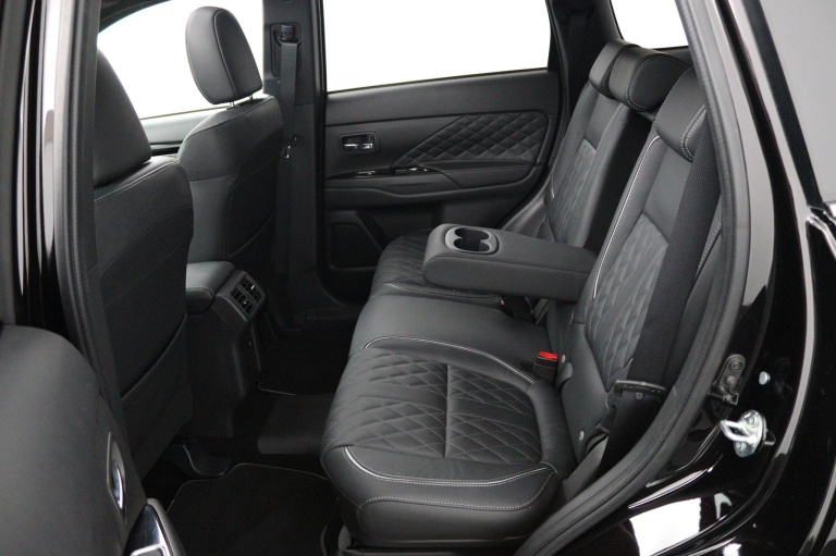 Mitsubishi Outlander - 2.4 PHEV Instyle 15