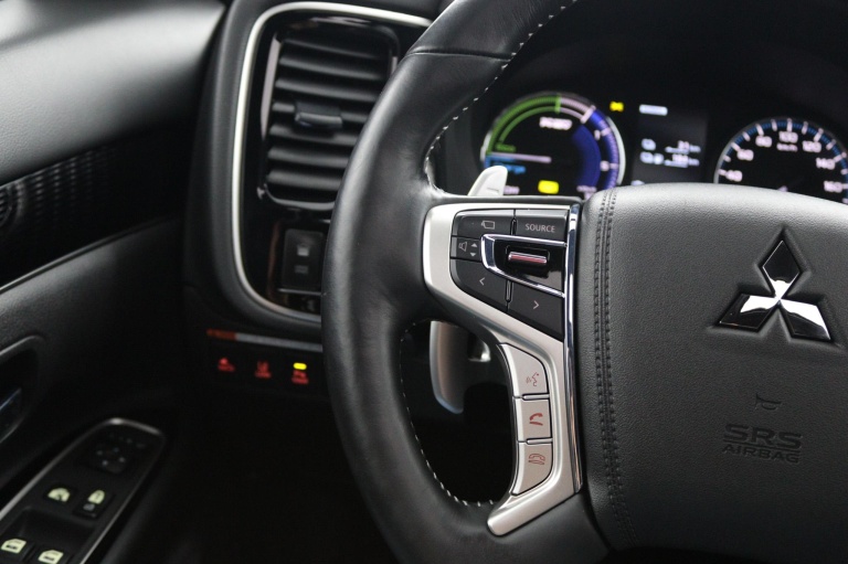 Mitsubishi Outlander - 2.4 PHEV Instyle 16