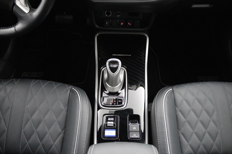Mitsubishi Outlander - 2.4 PHEV Instyle 23