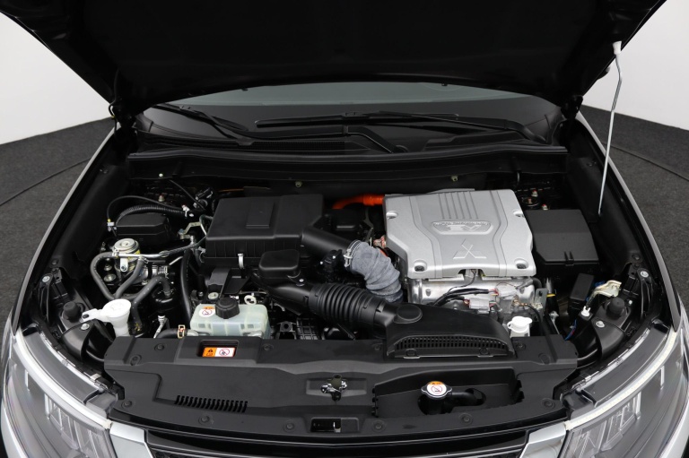 Mitsubishi Outlander - 2.4 PHEV Instyle 31