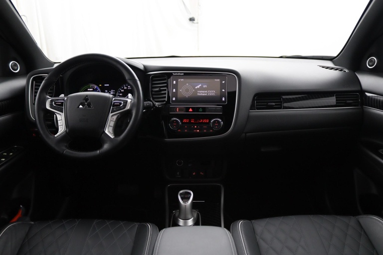 Mitsubishi Outlander - 2.4 PHEV Instyle 4