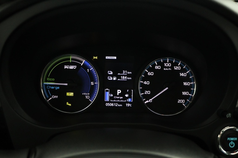 Mitsubishi Outlander - 2.4 PHEV Instyle 5