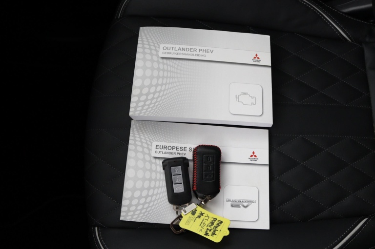 Mitsubishi Outlander - 2.4 PHEV Instyle 9
