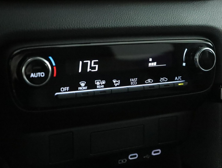 Toyota Yaris - 1.5 Hybrid 115 First Edition 7