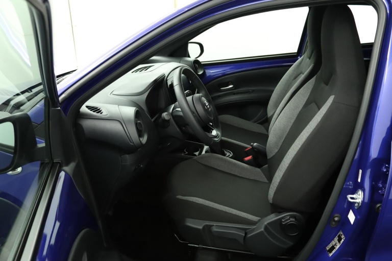 Toyota Aygo X - 1.0 VVT-i MT Play 16